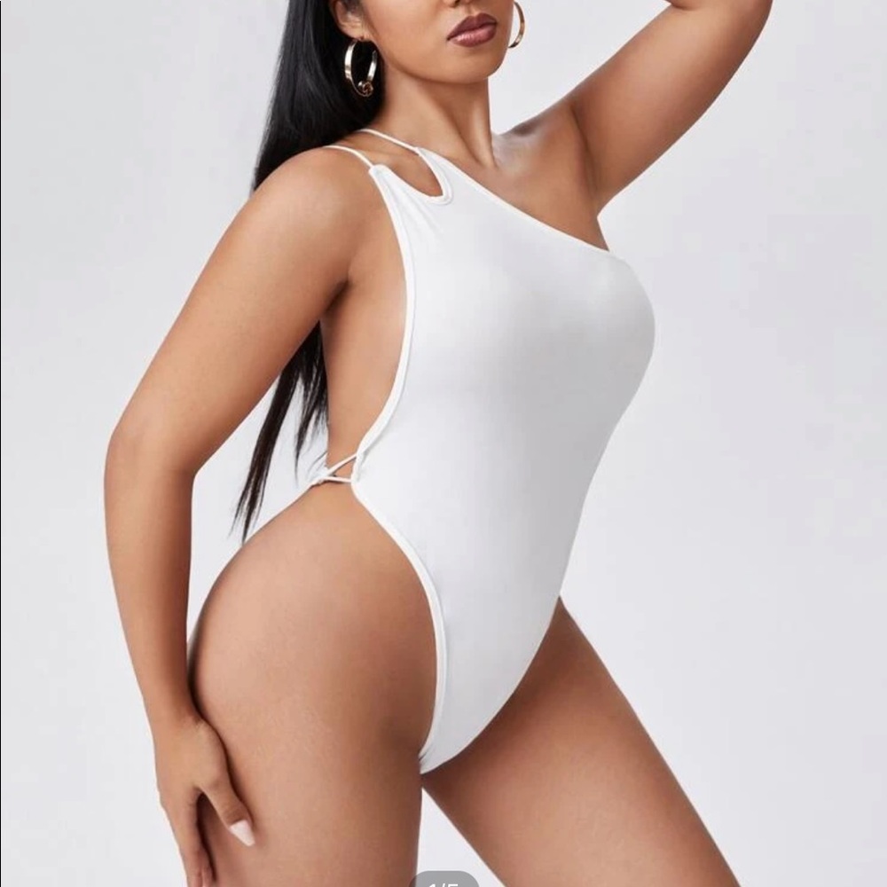 Plus Shein Backless One Shoulder Bodysuit